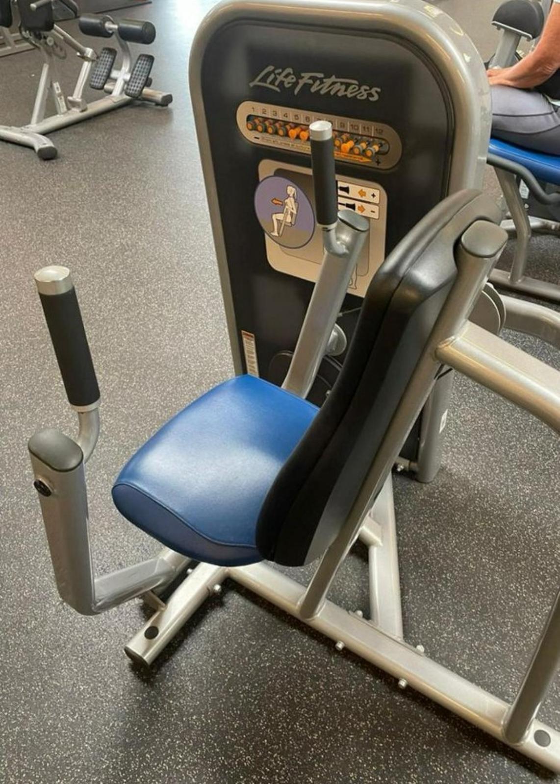 PACKAGE 2 – LIFE FITNESS CIRCLE GYM SET